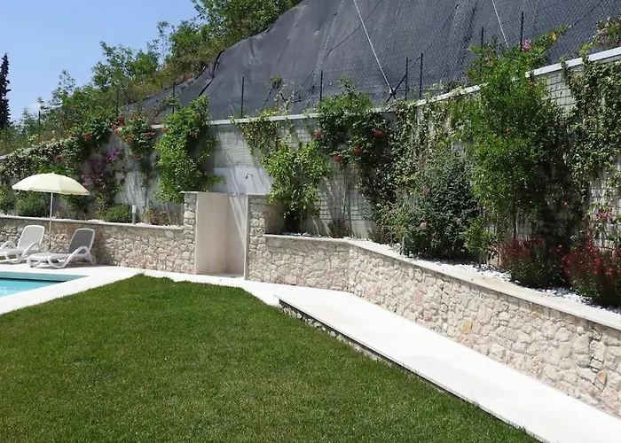 Apart-hotel Annachiara Costermano