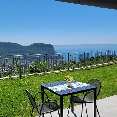 Annachiara Costermano sul Garda